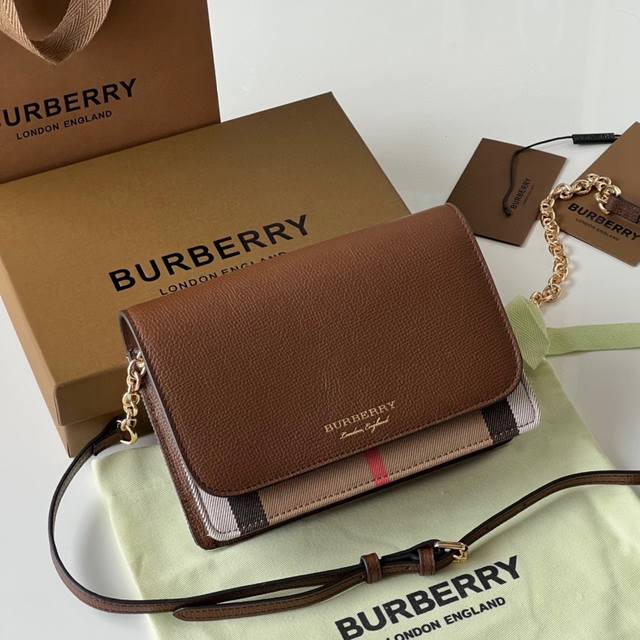 Burberry柏宝利 原单出品 小肩包手包两用细腻柔软的进口小牛皮搭配格子面料 金色五金配件 专柜品质 做工精细实物拍摄 18696尺寸19Cm*13.5Cm