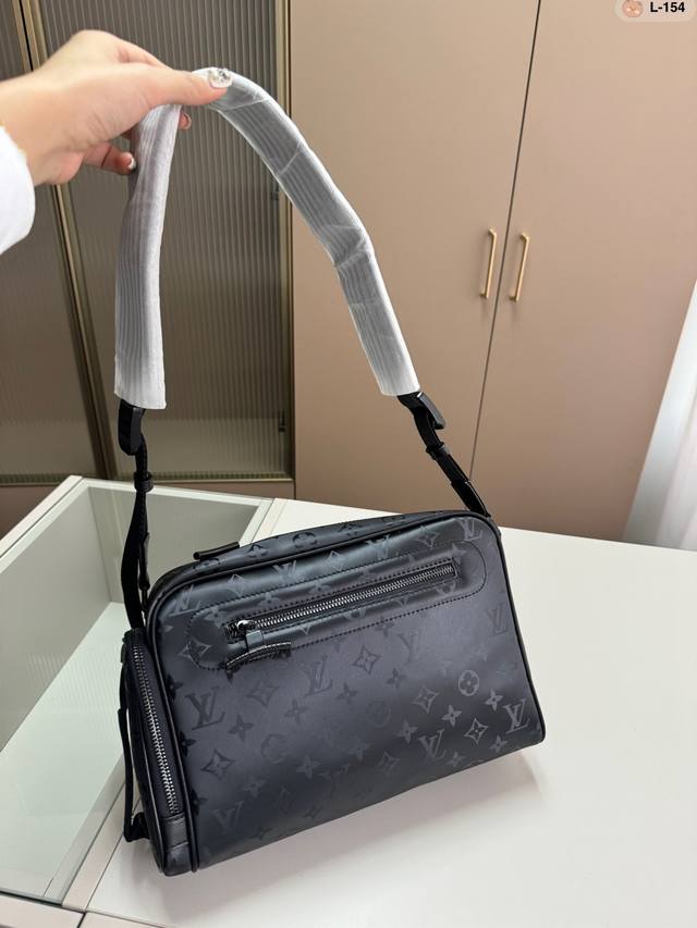 Louisvuitton 路易威登lv Alpha 限量镭射黑色斜挎包相机包 采用原厂面料材质 高端货l-154尺寸30.10.20