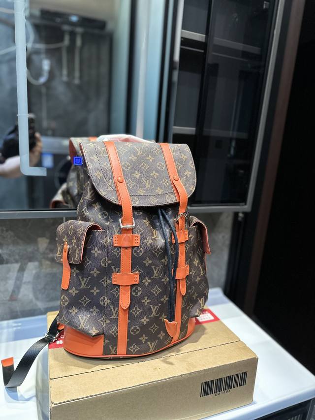 好物推荐 高颜值双肩包 Lv Discovery品牌 路易威登 Lv最好看的双肩包出差旅行必备 休闲商务都可驾驭 容量超大超能装大热门款个人认为这是一款最合适男