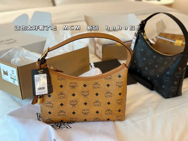 配盒 Size 27*15Cm 这也太好看了吧 Mcm 新品 Hobo包 牛角包 Mcm 的新品牛角 真的是今年的王炸款 有两根肩带 多种背法 最主要的是送的那