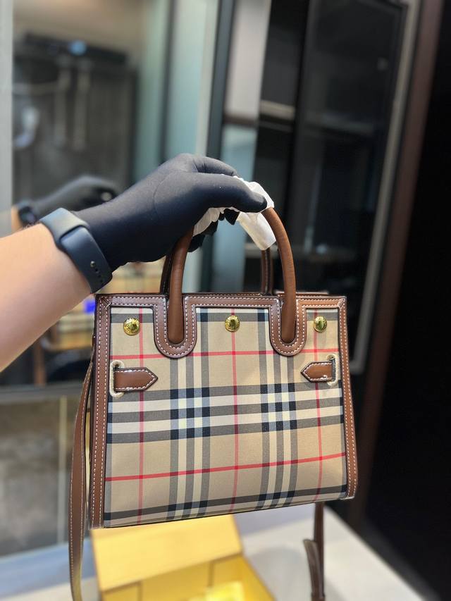 Burberry 巴宝莉托特包 Horseferry格纹帆布拼接小牛皮简直四季必备款 上身真的很好看经典气质款 日常出行 容量很大t尺寸: 25