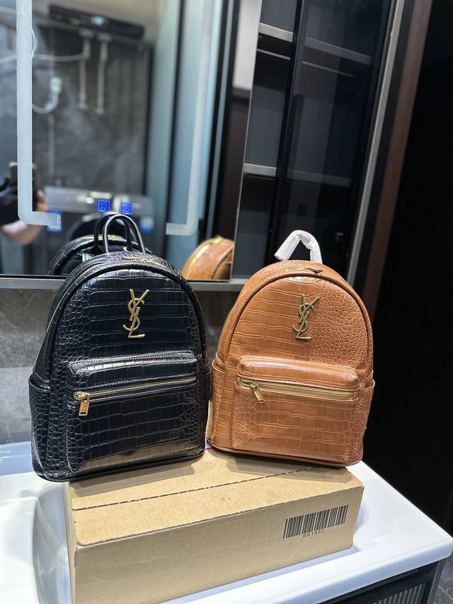 圣罗兰ysl 双肩包 鳄鱼纹 简单百搭 颜值高 日常出街首选 潮酷时尚女孩必入款l尺寸26.30