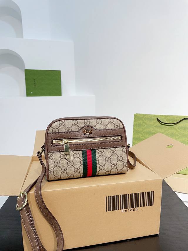 礼盒包装 Gucci Ophidia Gg Supreme Mini Gucci Ophidia古驰 酷奇这款小相机包也是最近非常种草的一款小包 相比经典实的