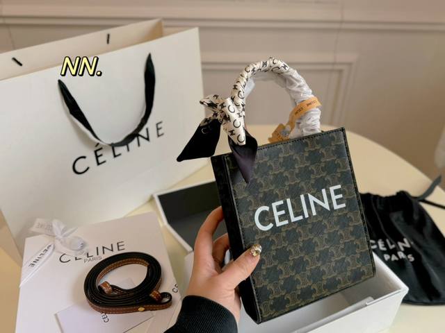 折叠盒 Size:17 20 Celine 赛琳mini琴谱托特包 经典凯旋门印花很耐看 男女都背 上身超百搭 小包身大容量 时髦精必备