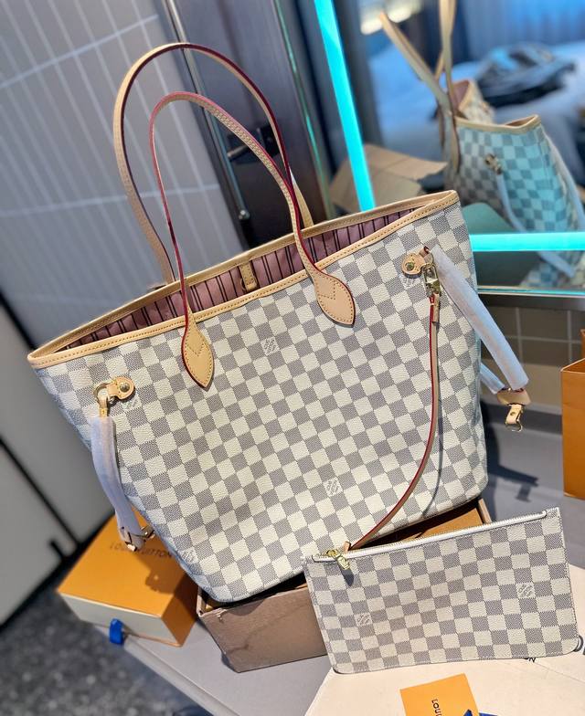 变色皮 折叠礼盒包装 原单lv Neverfull 购物袋 入门级的款式哦 绝对的终身款 此物经典不言而喻 街拍和实用都是非常nb的选择 大家拿到后可以感受下