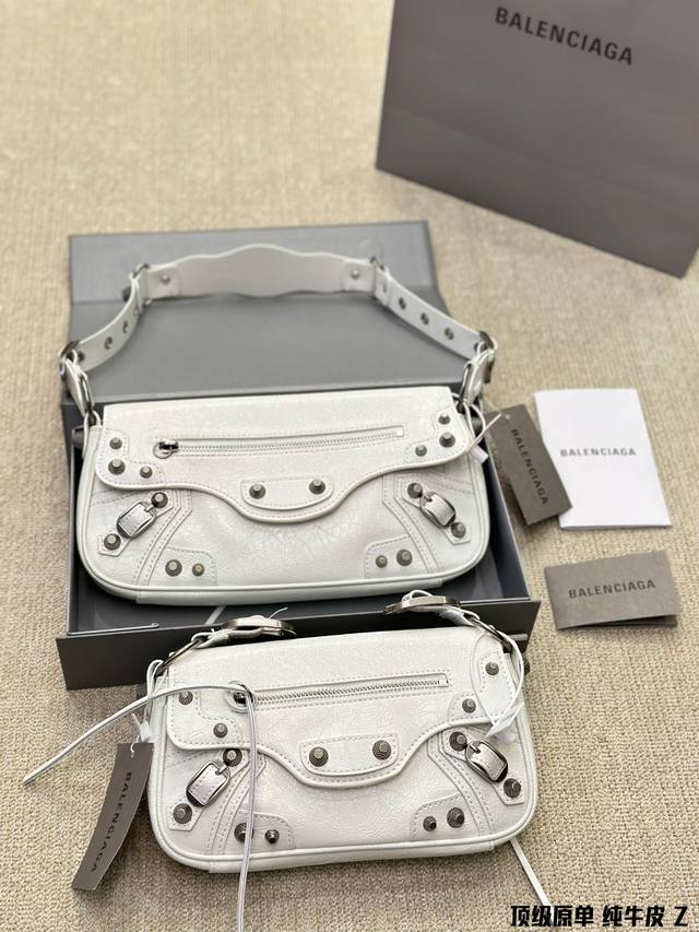 顶级原单 纯牛皮 Balenciag Spring 24 Le Cagole 系列 又出新单品新款sling Bag 来啦 法棍包型 超级实用的一款 容量实打实