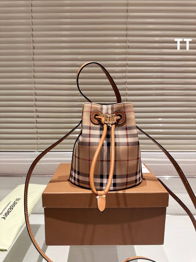 巴宝莉 Size 16.19 折叠礼盒 Burberry Tb包新品 高品质哦