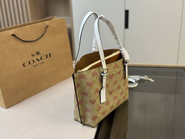 Size 25.21Cm 蔻驰 情人节限定新款神仙托特 Mollie Tote25 真的超喜欢这个设计 尺寸小巧 又有隔层 购物袋 预测必须火 搜索 Coach