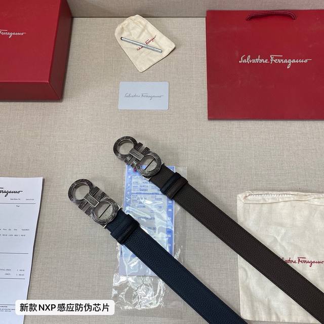 品牌 菲拉格慕ferragamo 芯片款 等级 原版品质.头层牛皮 专柜售经典爆款开模 油边精致 电脑车线 手感柔软.实物拍摄无修饰 上身效果超好 长度可裁剪.