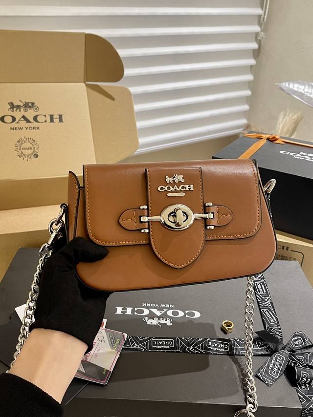 礼盒包装 Coach 新品 Brie 旋锁腋下包 Coach 复古小包来也 搭配金属腋下链条 精致感upup 单肩斜挎两用 实用性 四级好搭配 高质量包包心 尺