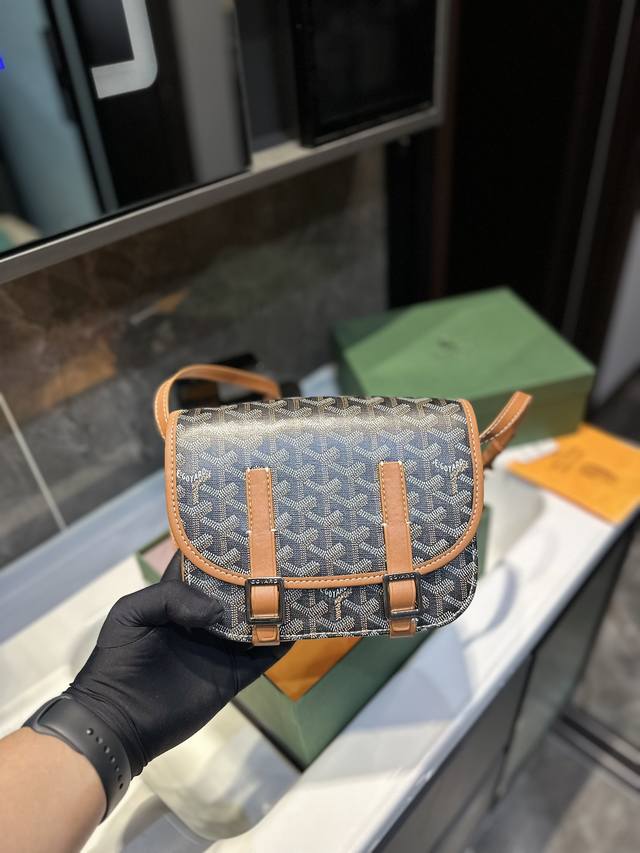 礼盒包装 戈雅 Goyard 邮差包男生女生用 上身效果绝绝子 日常非常好搭配哦 男生女生都可以入手 尺寸 21.5 16