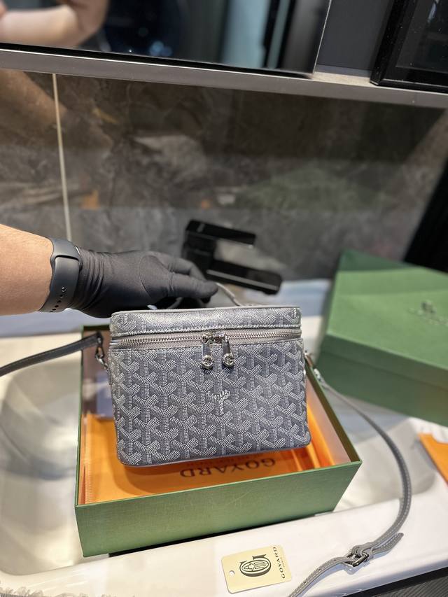 礼盒包装 Goyard Muse 戈雅化妆包 可以手提做化妆箱 亦可搭配肩带 营造街头感尺寸20*13*15Cm