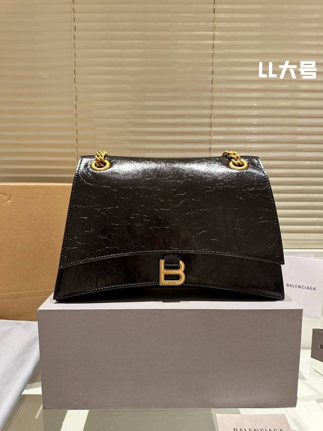 高品质 巴黎世家新款沙漏包 鳄鱼纹 Crush Bag 帅炸裂 Balenciaga 巴黎世家 新款沙漏包 Crush Bag Crush双链条绗缝包 采用进口