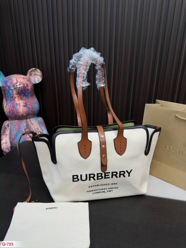 帆布 牛皮 巴宝莉 Burberry 经典气质大牌购物袋 这款真的是太经典啦 你们千呼万唤的款 怎么背都好看 质量超b 进口布料 Pk专柜品质 美妞必留款 趁着