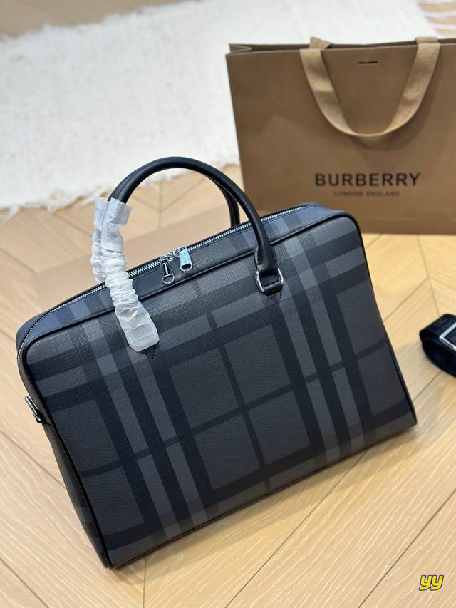 Burberry新款男士公文包单肩手提包 尺寸38*29Cm