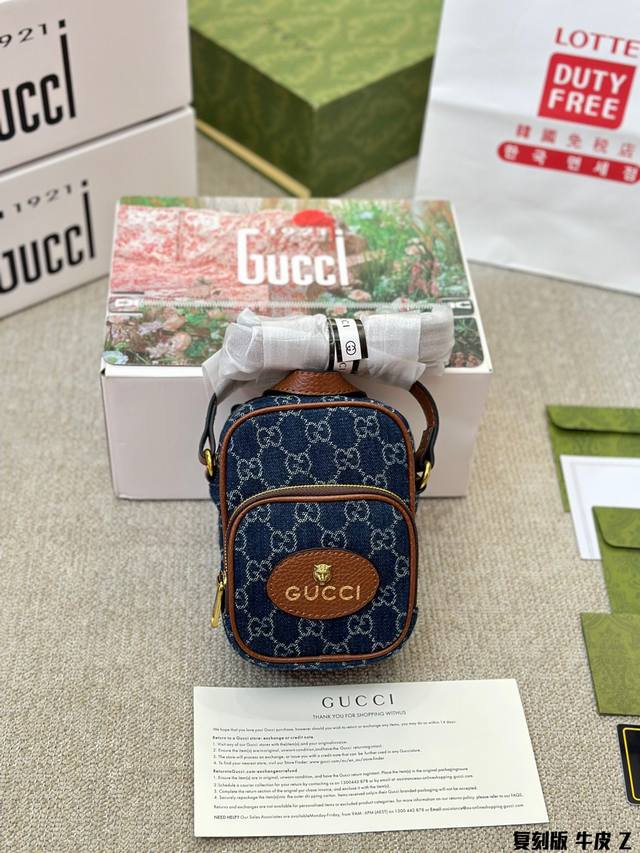 牛仔丹宁 Gucci Ophidia 手机包 最新系列 链条包 配原版乌木色牛皮 这个款复古韵味特别浓 对版链条 原版内里 上身效果也超赞 主要以精致特别的五金