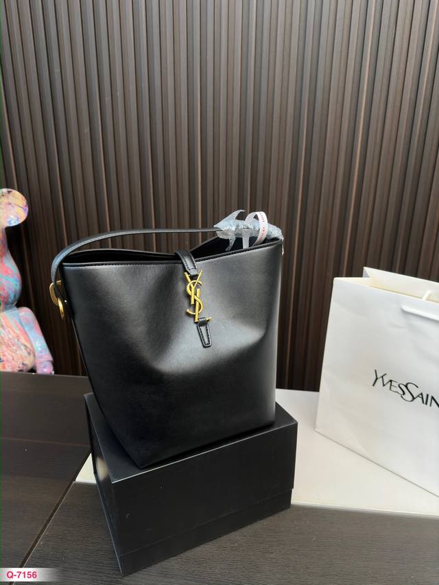 圣罗兰ysl 折叠盒 Le 37 Bucket 新款水桶包 红透国内外时尚圈 Ysl水桶包皮质太好了 原版1 1定制 时装 休闲 不挑衣服 尺寸13.15 16