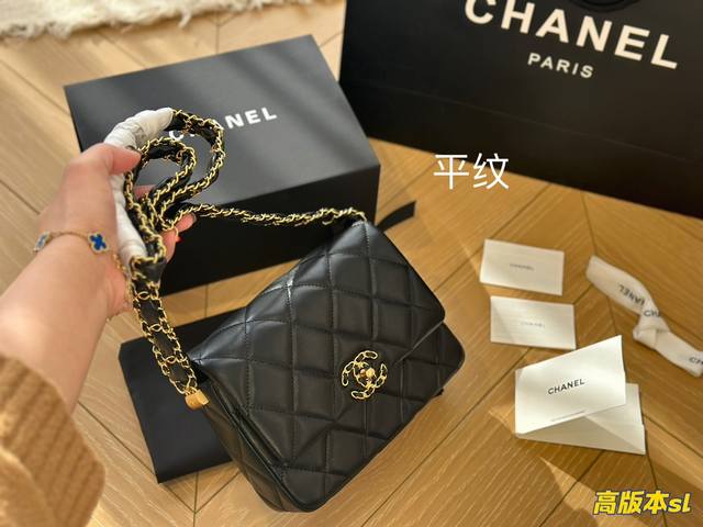 牛皮折叠盒 Chanel 翻盖包 慵懒随性又好背 上身满满的惊喜 高级慵懒又随性 彻底心动的一只 Size 21 13Cm