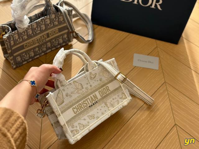 原单 Dior23新款出货 内有长肩带一条 Book 搜索tote 托特 尺寸20