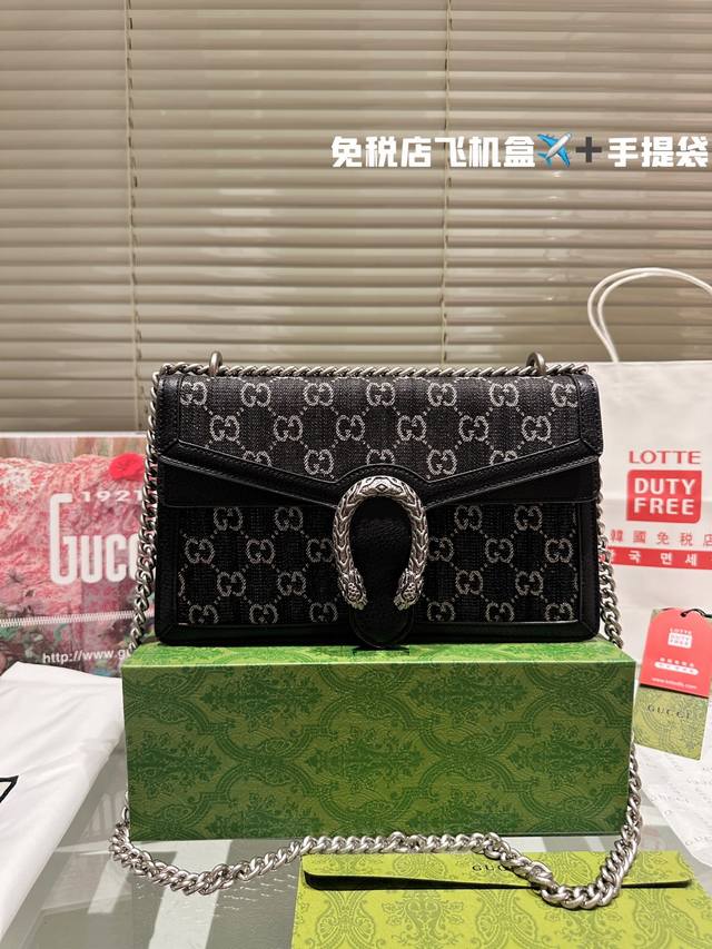 牛仔布 Gucci经典酒神 尺寸是 28Cm 超火爆也经典气质款 超级百搭各大博主推荐也是大表姐同款 仙女必备呀 银色链条 追求经典的同时多了复古和活泼的气质