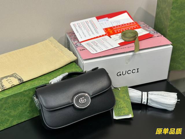 全套包装 这个新款包包完全长我审美上了 Petitegg系列小号肩背包 Gucci2023早秋系列匠心融合典藏 素与实用功能 真真是小巧又可爱 姐妹们 这个可以