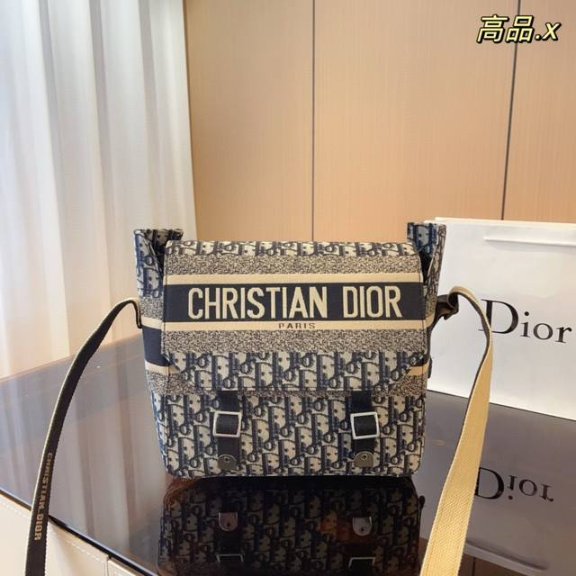 迪奥 Dior 单肩斜挎包 专柜最新进口帆布原单品质 官网同步 原版五金不掉色 品质保证超洋气 超实用 随心装 永不过时 必备单品 尺寸 27*12*25Cm