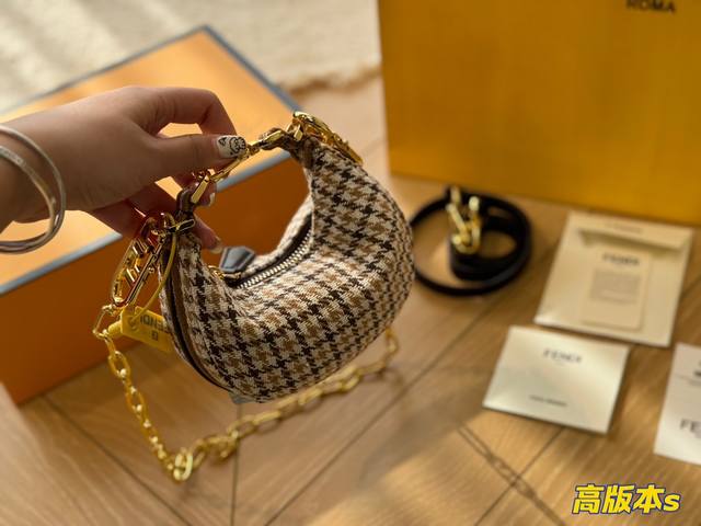 折叠盒 Fendi 2022春夏 Fendigraphy半月 包j Fendi 2022春夏季全新fendigraphy手袋的来 咯圖期待已久 秀上就相中了这款