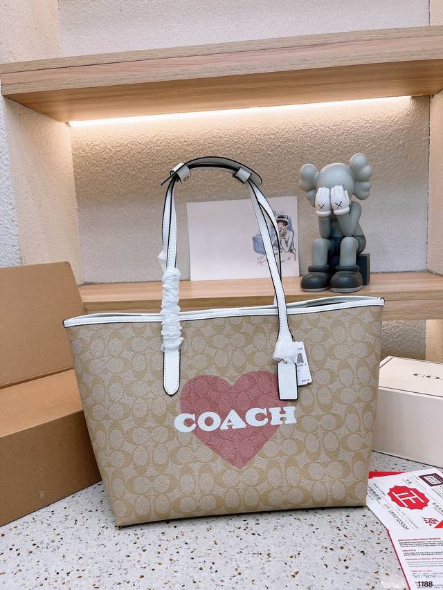 折叠盒尺寸33.27 蔻驰coach City托特包 爱心系列 情人节限定 超甜超浪漫 明亮的颜色让人看了心情大好 让人感觉温暖和甜美 颜值高又有质感