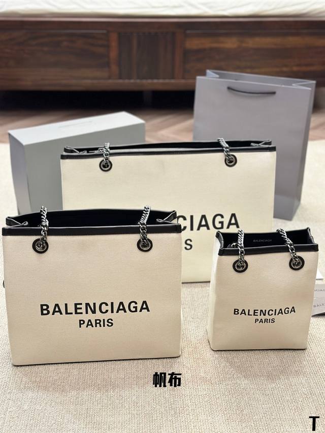 巴黎世家 Everyday 通勤大牌包 Belanciaga Everyday Xs Tote托特包 Balenciaga 巴黎世家的走秀同款托特包 独特的黑色