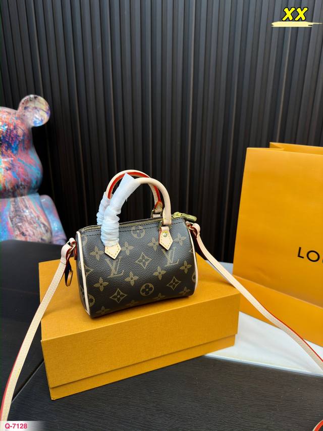 折叠盒 Size 16.10 Cm Lv Speedy迷你经典款 老花牛皮 对版五金 随意搭配不会出错 Q-7128 搜索 Lv 枕头包