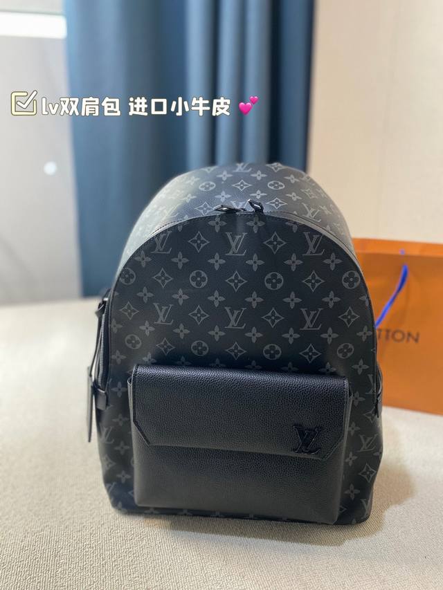 Lv双肩包 专柜最新进口小牛皮原单品质 官网同步 原版五金不掉色 品质保证超洋气 超实用 随心装 永不过时 必备单品 尺寸 32*42