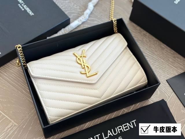 Ysl Woc 鱼子酱牛皮 链条包信封包ysi家当之无愧的入门经典款 超级耐燥这个皮质真的是我最爱的皮质之一不怕刮牛皮的纹理也有质感 相比金链我更喜欢链非常耐看