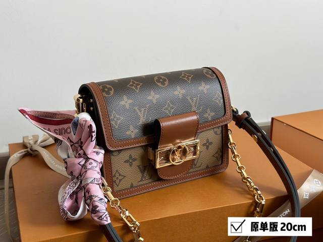 新版 Lv 达芙妮 Dauphine 女装艺术总监nicolas Ghesquiere之手的改良版设计 将monogram帆布与monogram Reverse