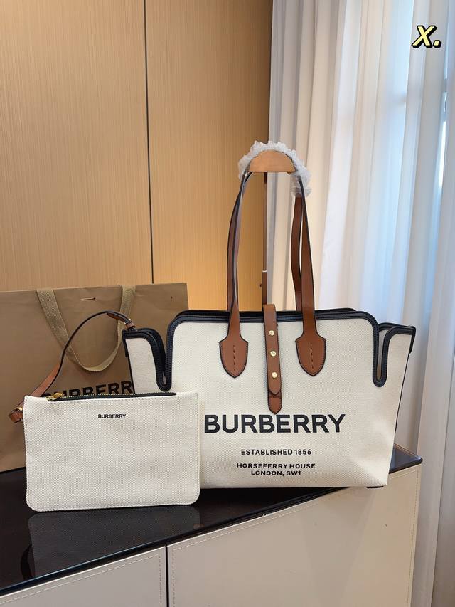 Burberry 巴宝莉 帆布战马格纹双面托特包购物袋 最热门的包 每个网红人手一个的节奏 特点是容量巨大 材质也是今年大热的流行 素 简洁的设计可以搭配任何颜