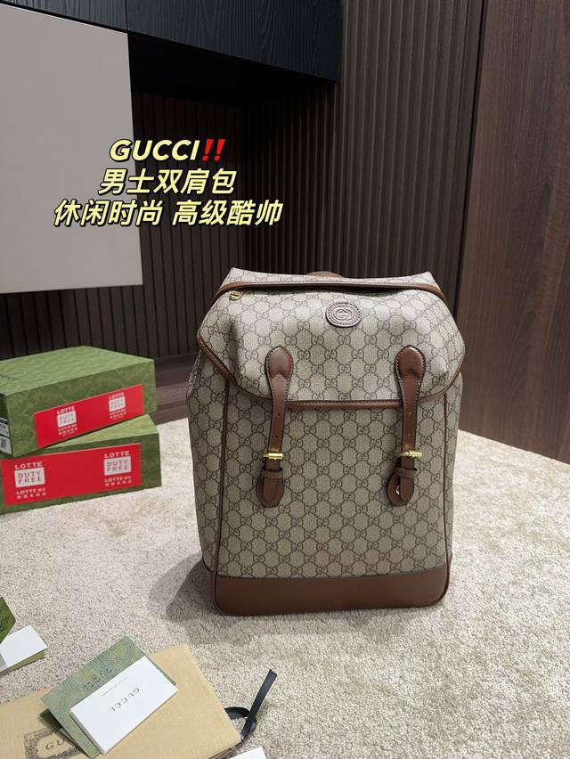 尺寸30.41 酷奇gucci 男士双肩包 休闲时尚 高级酷帅 经典配色 彰显品牌的标志性风格 Logo的点缀 展现品牌的时尚气息与独特魅力 经典款式 永不过时