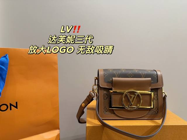 折叠盒尺寸20.15 Lv 达芙妮三代 焦糖色真的很复古 太适合秋冬啦 磁吸扣设计开合方便快捷 容量大有隔层 日常通勤很实用 肩带可调节 单肩斜挎均可 自带氛围