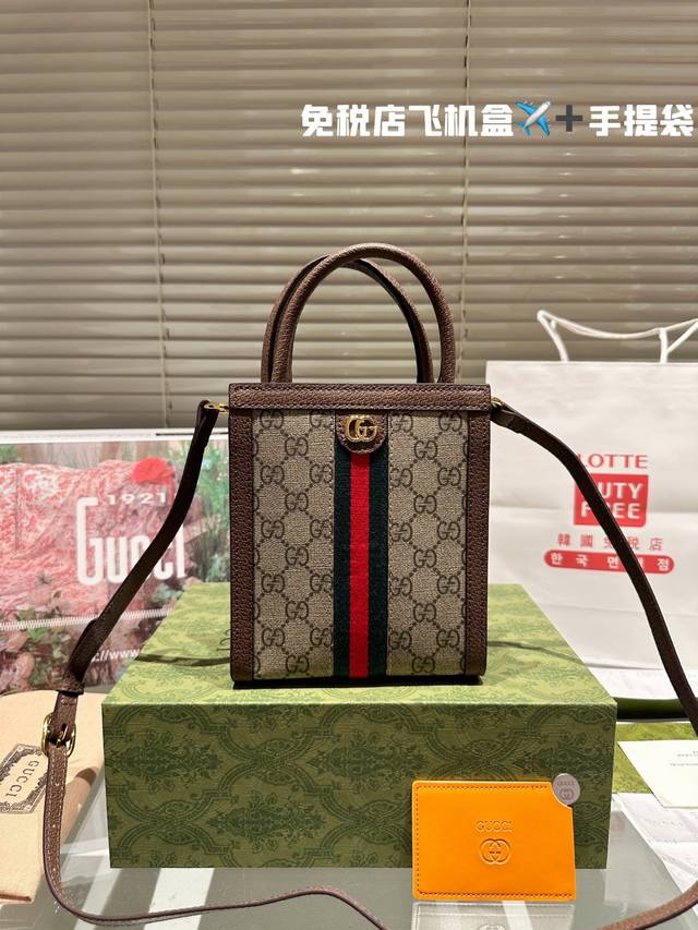 复刻版 牛皮 Gucci 新款mini Tote 老花 拼棕边 方正包型 复古 年轻 很酷 很好搭配衣服 这一枚侧面够宽 容量很足 可以肩背 手提 肩带可以调节