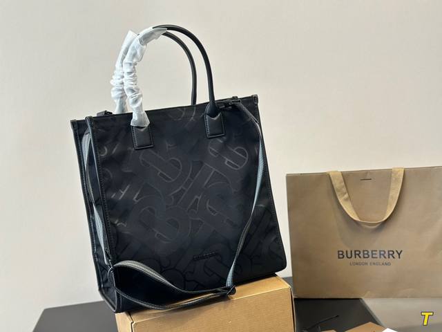 Burberry托特 帆布面料 尺寸36*37Cm 男女通用款 出游必备哦