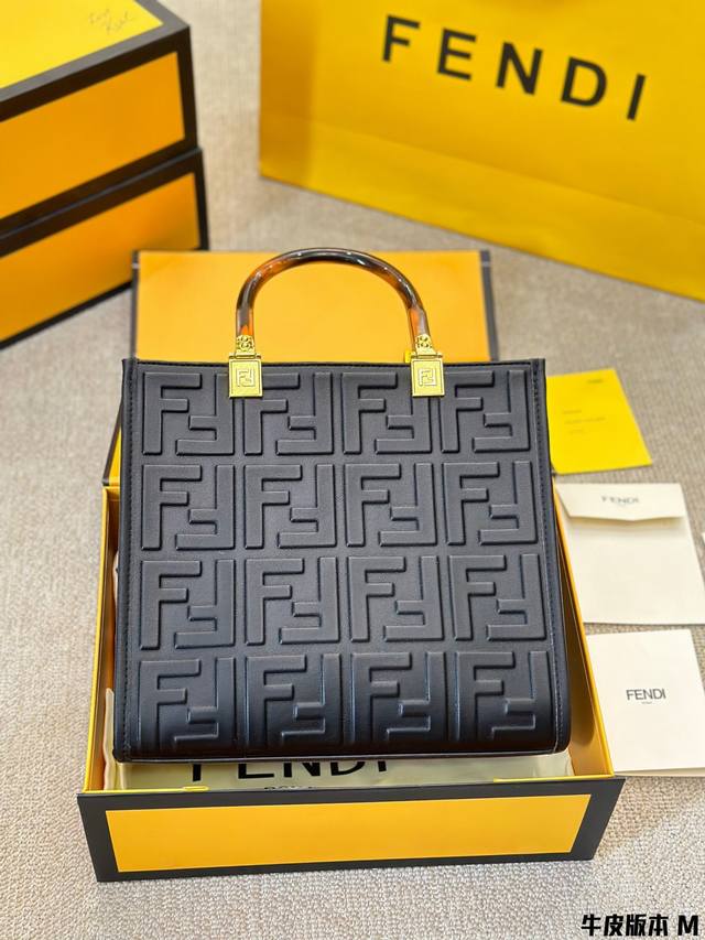 顶级牛皮版本 尺寸 小号25 25Cm F家 Fendi Peekabo 购物袋 经典的tote造型 托特包