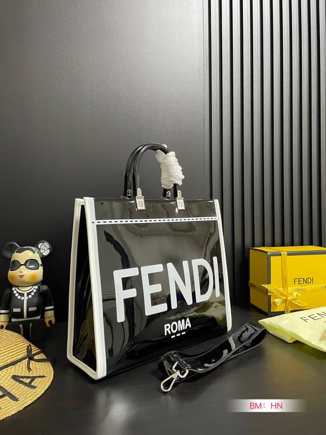 配折叠礼盒 芬迪fendi 阳光托特包 漆皮 时尚简约不简单 硬朗帅气 适合工作通勤的大容量包包 出门旅游必备包 也适合逛街妈咪包 尺寸 35*32