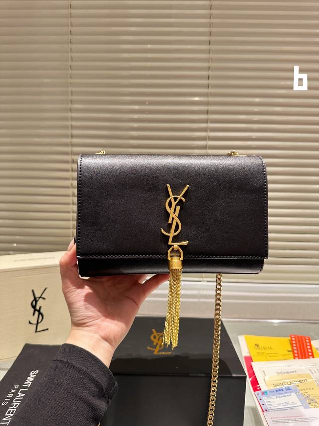 Kate流苏包 圣罗兰牛皮王子文同款 Woc 链条包 圣罗兰 Ysl 专柜最新同步款 来自最新一季的绝妙设计 经典的monogram Logo点缀 超大容量 五