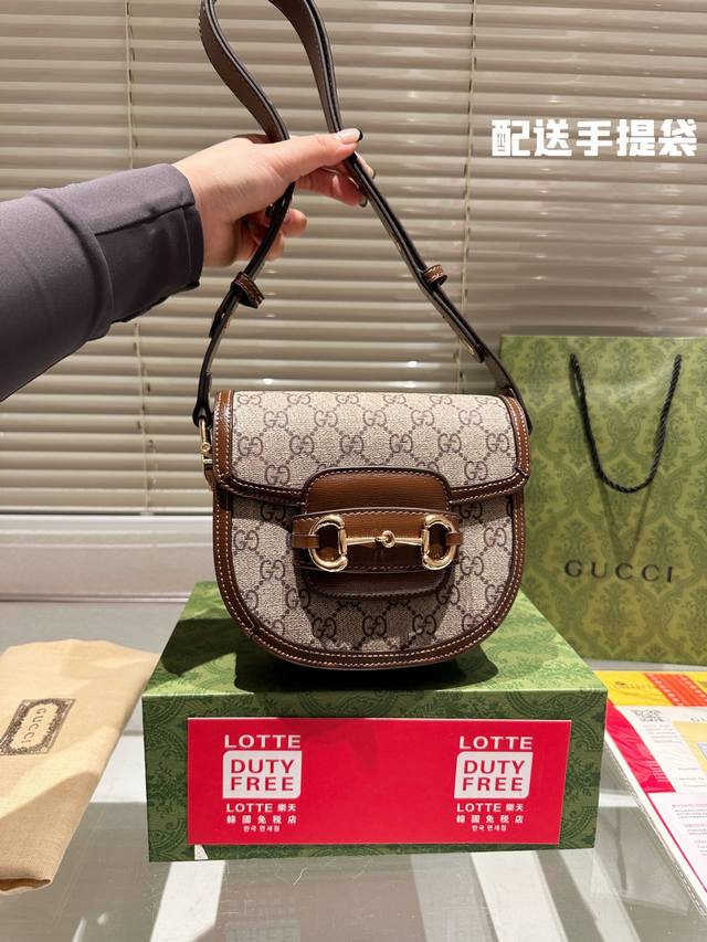 原单折叠礼盒 配手提袋 Gucci 1955 Horsebit Bag 马鞍包 经典的马衔扣+Monogram+棕色勾边设计 满满的复 斜挎 短肩带单肩带 长肩