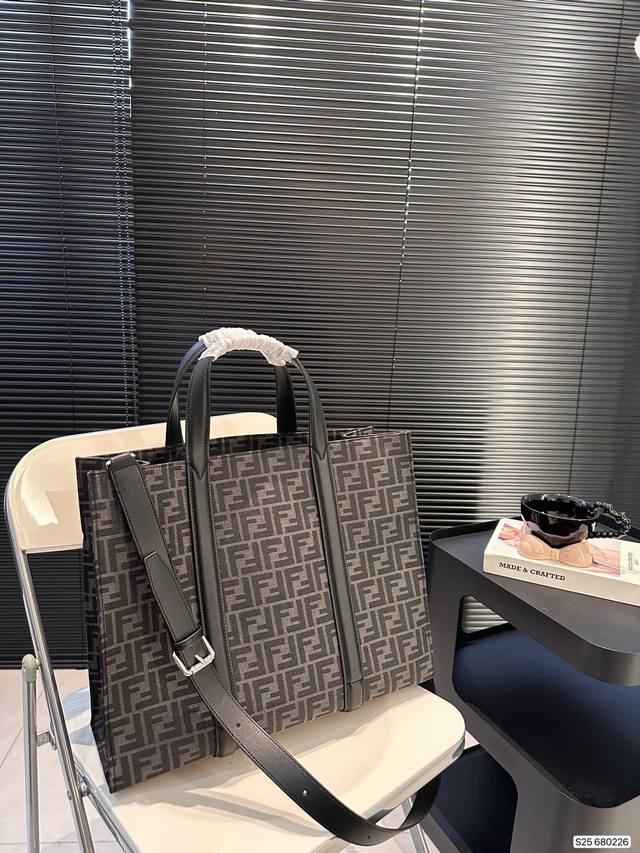 Fendi 芬迪托特包可以装下所有绝对重磅来袭出街超赞 时尚经典尺寸 42 34货号680226