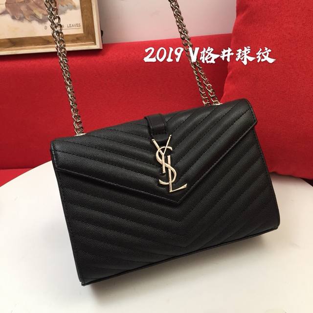 原单配盒子 球纹v格 Envelope Medium Bag 美出天际的ys.L质感一点也不输小香 大气时尚集于一身 一链三背 单链条斜挎 双链条单背 单链条单