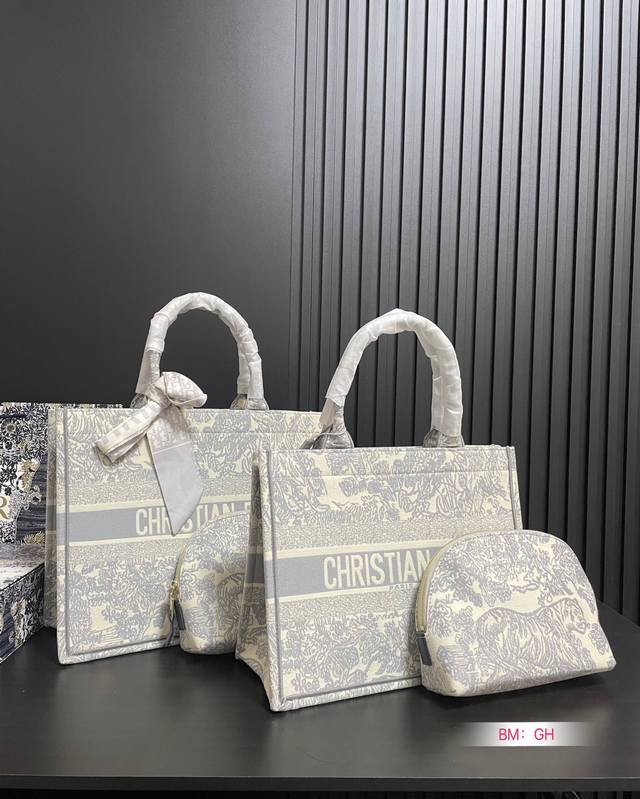 中号 大号 配折叠礼盒 迪奥dior 托特包tote 手提包感觉更有魅力与人气了 这次一定要种草了 随性优雅的味道 背起来很有feel 容量大又轻盈 休闲又通勤