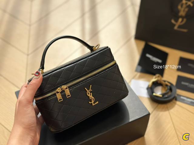 全套包装 Ysl 这是什么小可爱 24Spring新款 Gaby Vanity来袭可手拎可肩背 小包容量也可以 尺寸18*12