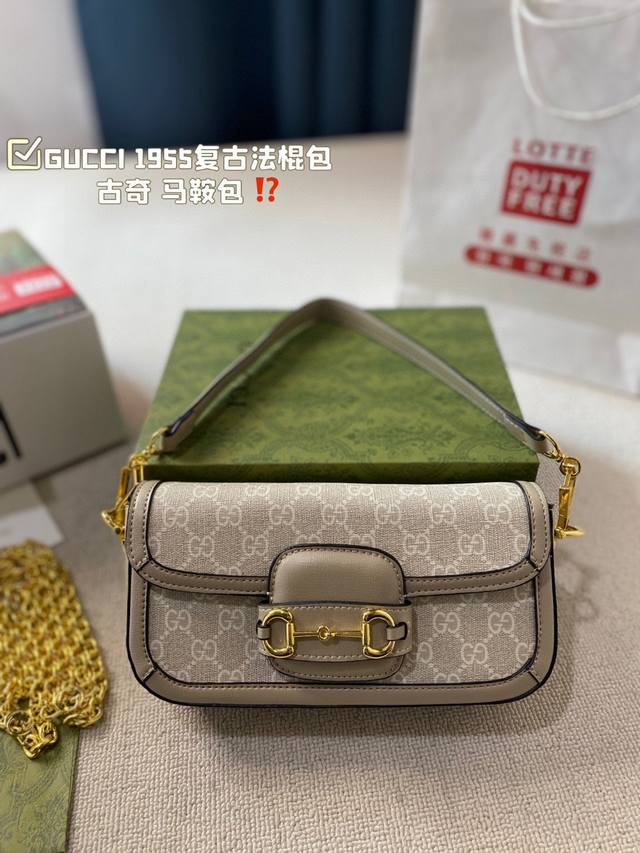 原单品质 Gucci 5复古法棍包 Gucci 5家族又新填一位新成员在原有的经典马鞍包设计上等比例缩小定型包工艺显得更加小巧精致 配了一根超美的双glogo金