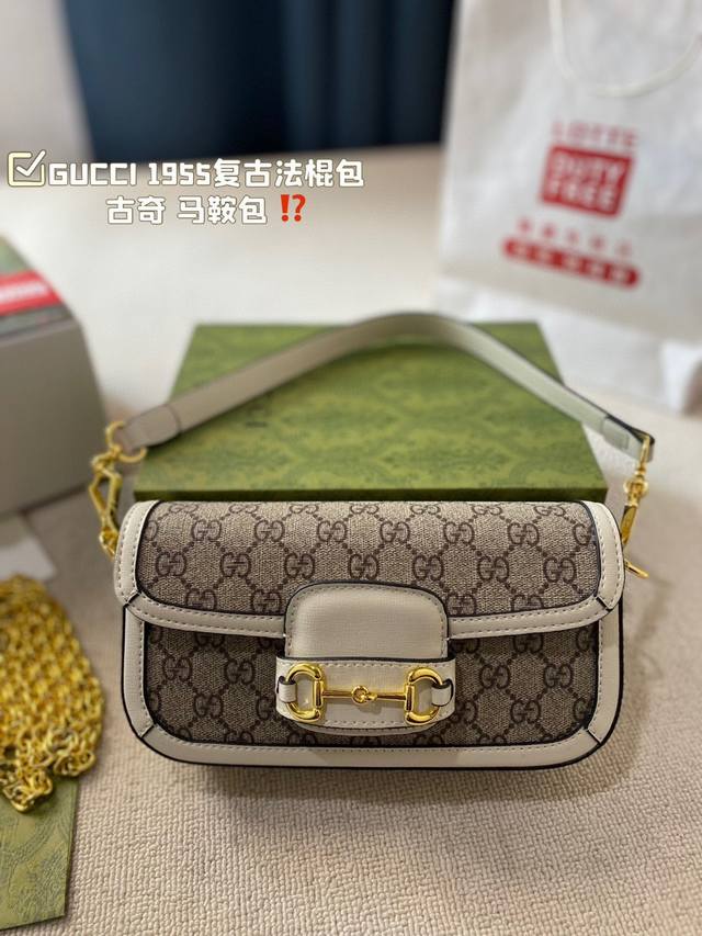 原单品质 Gucci 5复古法棍包 Gucci 5家族又新填一位新成员在原有的经典马鞍包设计上等比例缩小定型包工艺显得更加小巧精致 配了一根超美的双glogo金