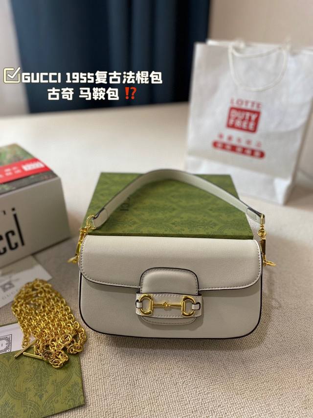 原单品质 Gucci 5复古法棍包 Gucci 5家族又新填一位新成员在原有的经典马鞍包设计上等比例缩小定型包工艺显得更加小巧精致 配了一根超美的双glogo金