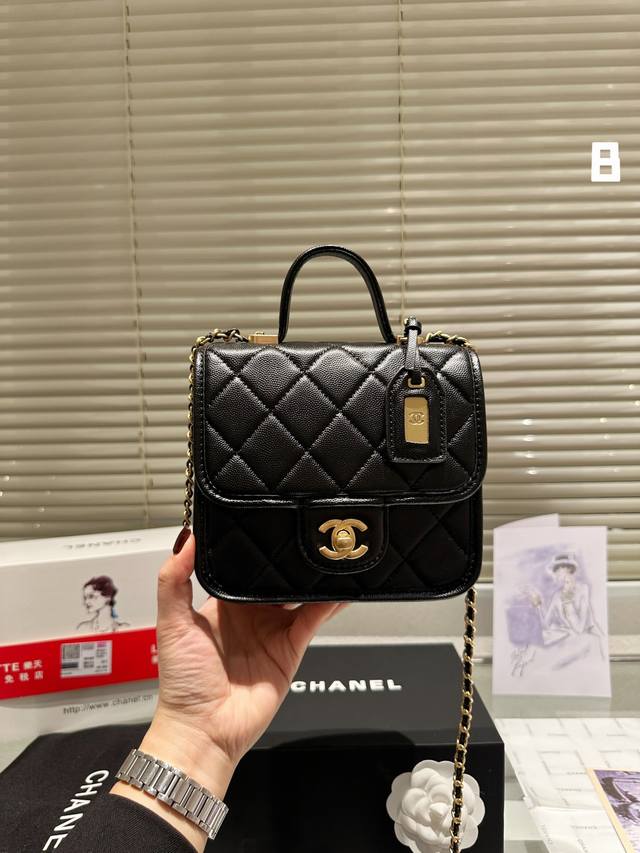 跟着买就对了 Chanel 22K铭牌豆腐包 Chanel 新品必入系列tew 铭牌豆腐包惊艳到了+ 中古铭牌设计感 居然出现在22K包袋上 复古感直接拉满~